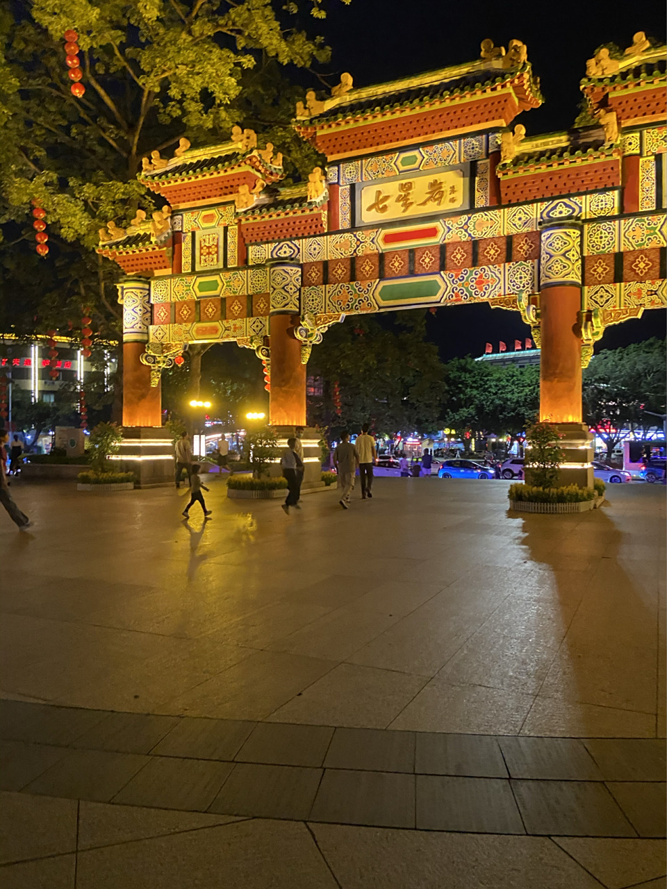 肇庆七星岩牌坊夜景77音乐喷泉 美 国庆前逛下牌坊广场 音乐喷泉很