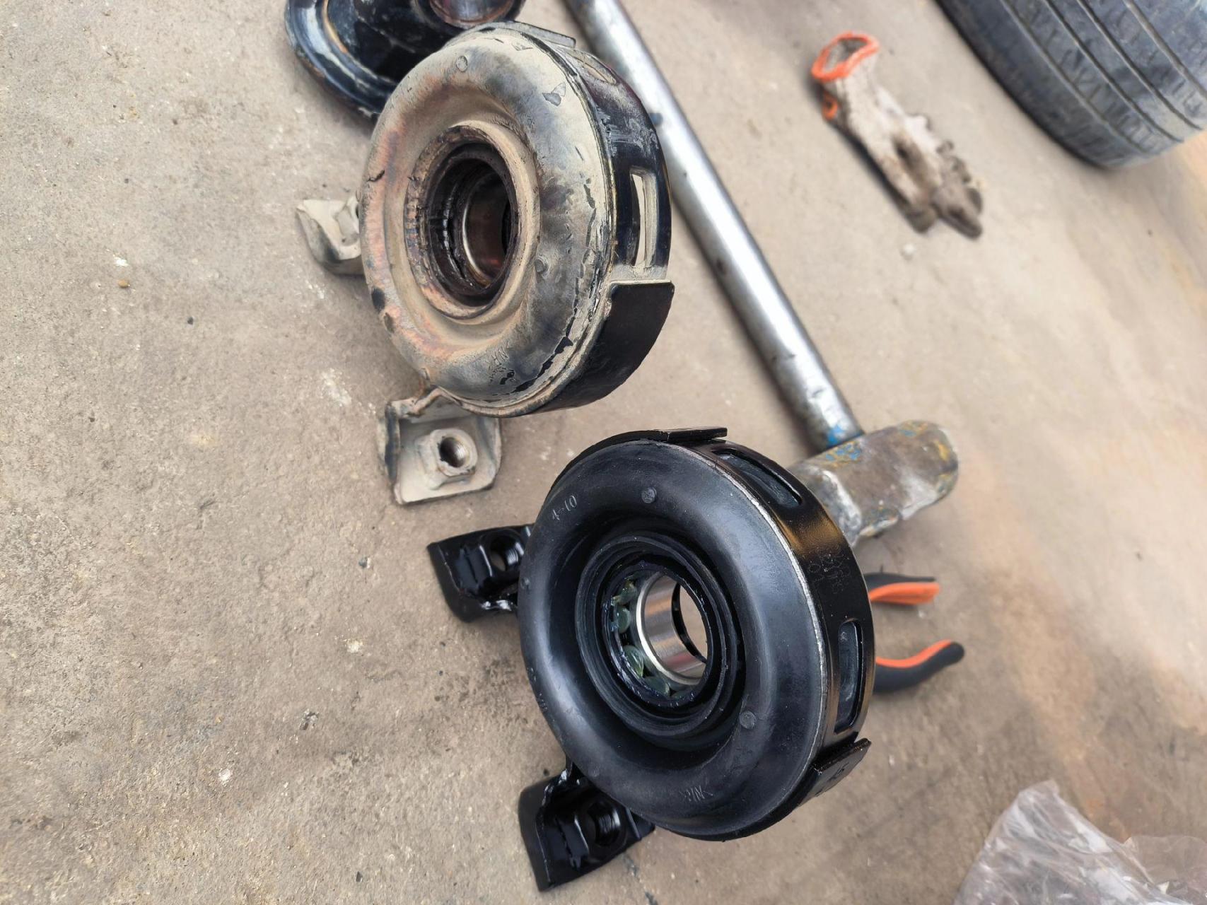 传动轴过桥轴承,更换,不太好拆