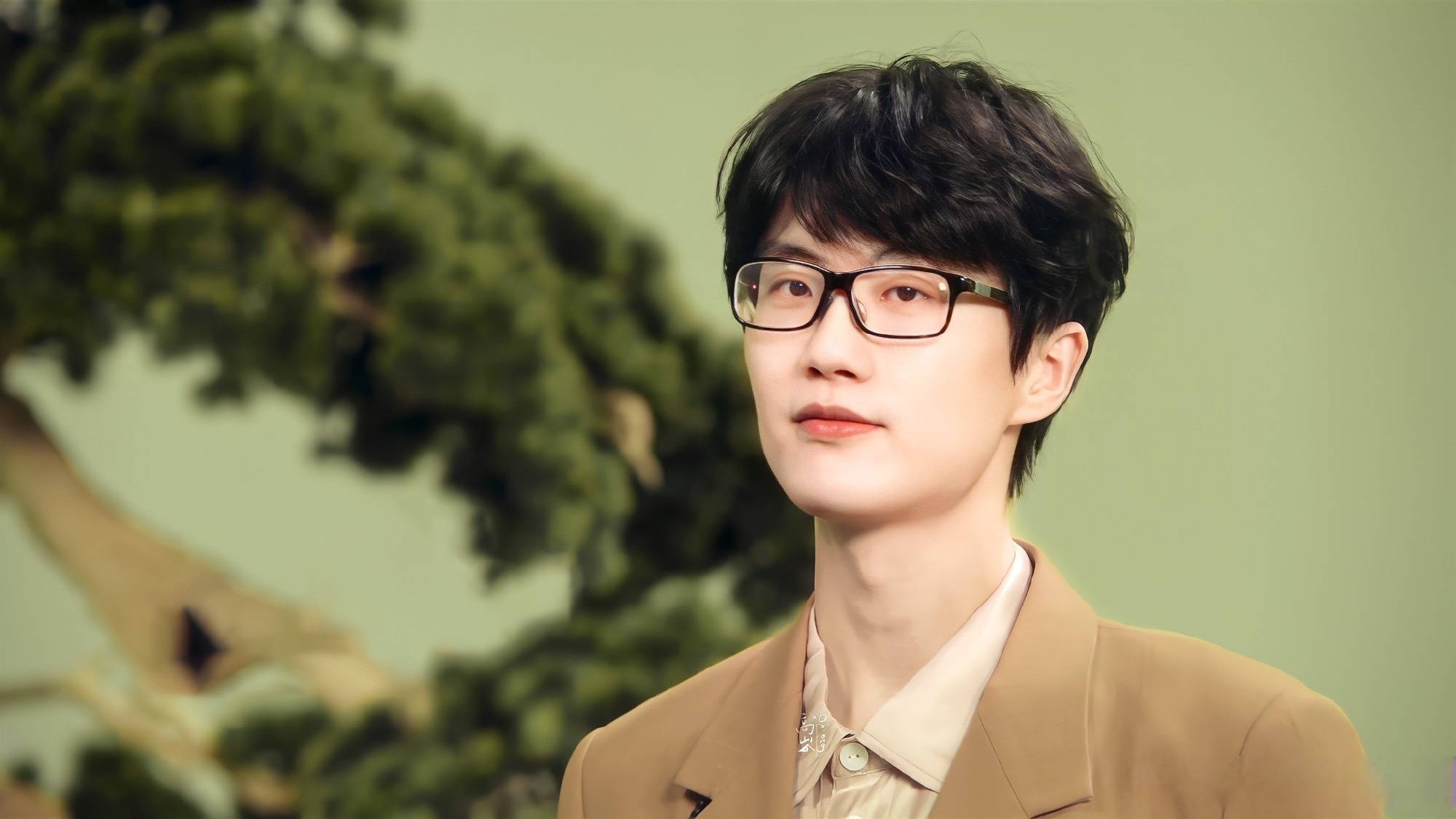 写爱情,写虚幻,写自我 他就是许嵩,如人生许嵩横屏照片许嵩壁纸电脑