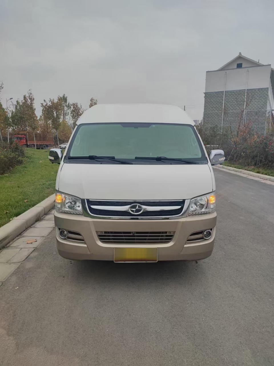 18年5月上牌九龙海狮商务,17座,非营运,绵阳3.