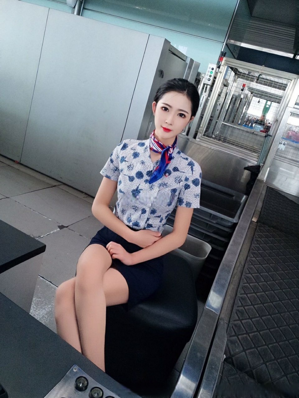 大长腿美女空姐图片