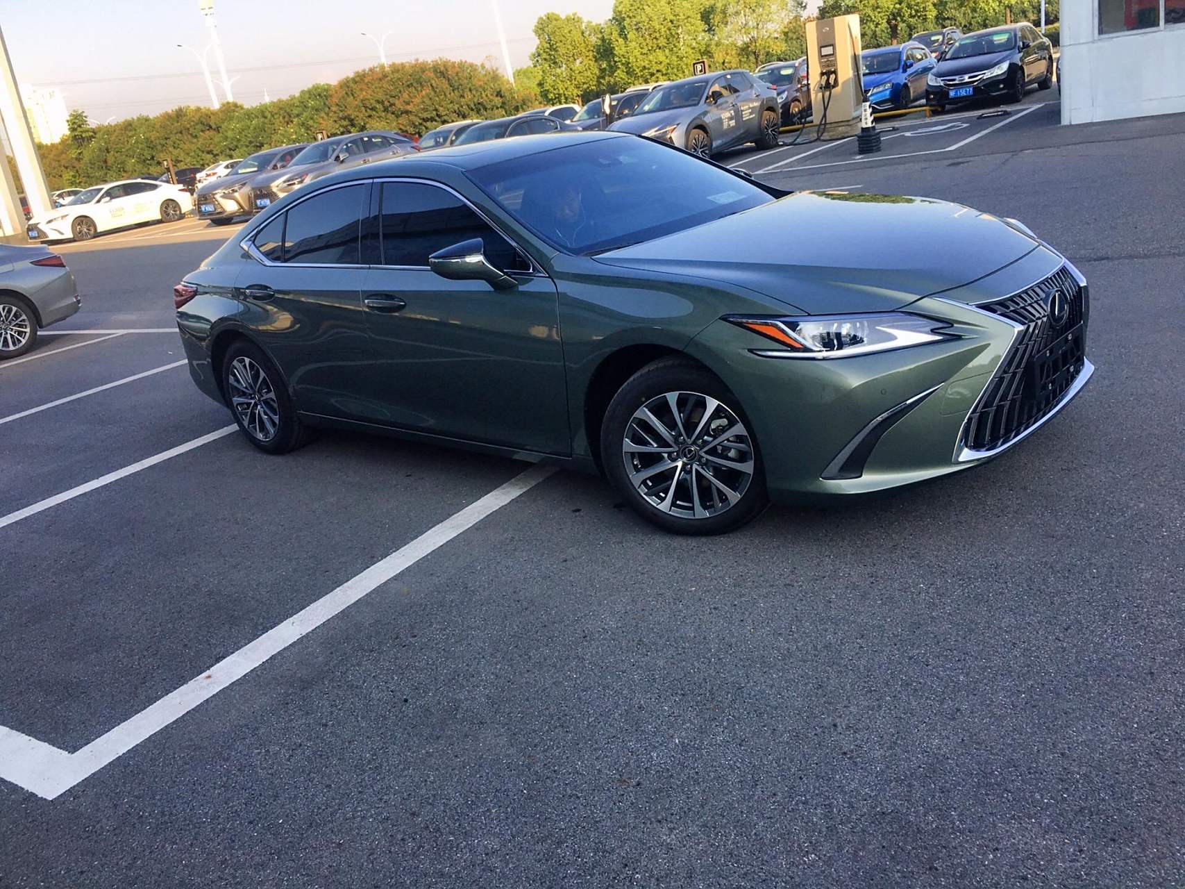 恭喜客户喜提新车 雷克萨斯es200卓越版凌波玉色,非常仙的颜色,很有