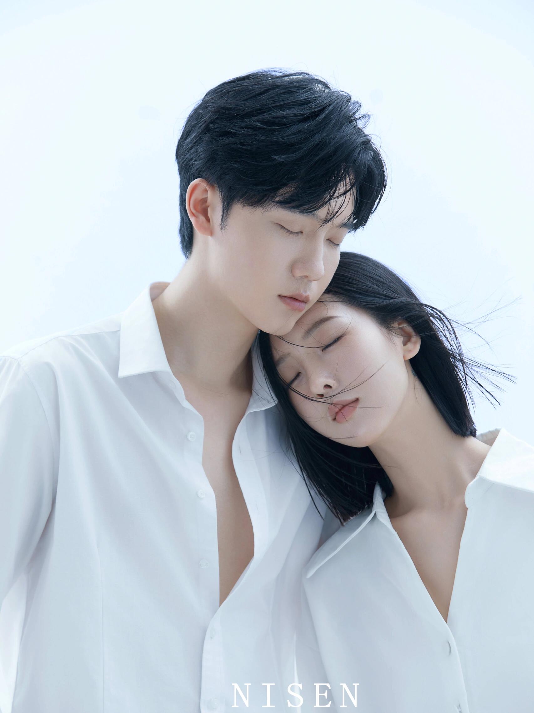 简约白衬衫👕光影情绪氛围感情侣写真📸