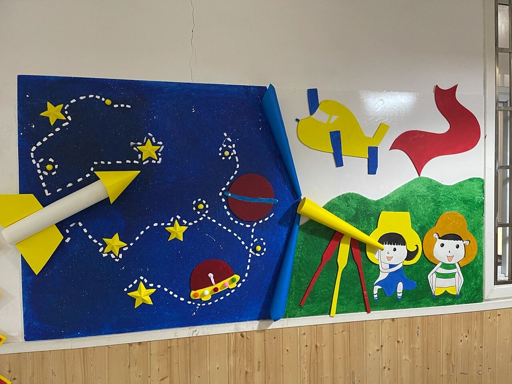 幼儿园走廊环创太空主题 大部分采用kt板雕刻水粉颜料涂色