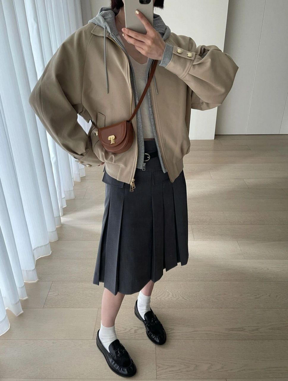 跟着lookbook学穿搭/灰色百褶裙的41566种搭配 hello,hello～93