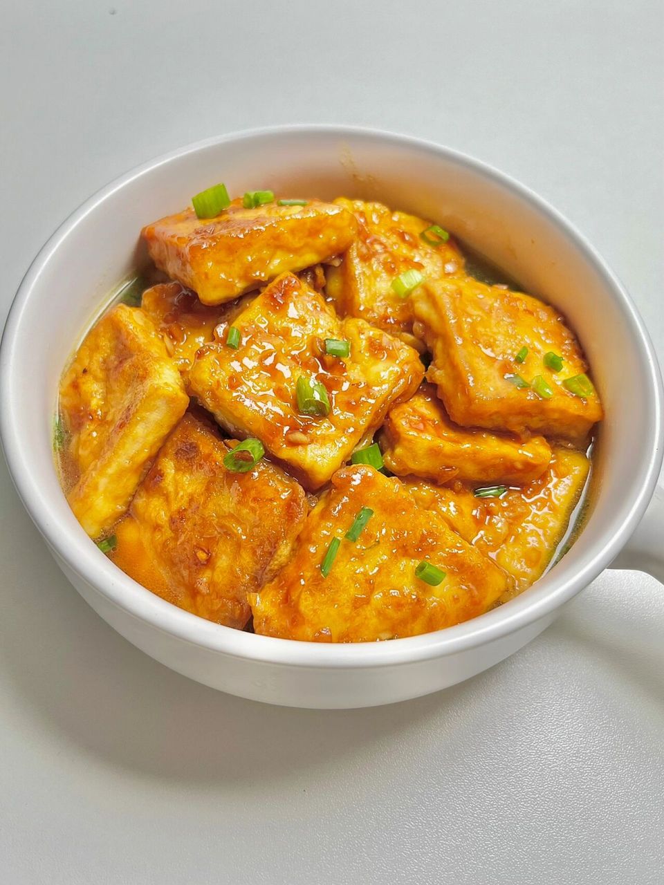 今天做了道家常菜香煎豆腐,非常下饭. 虽然是素菜,但比肉还香.