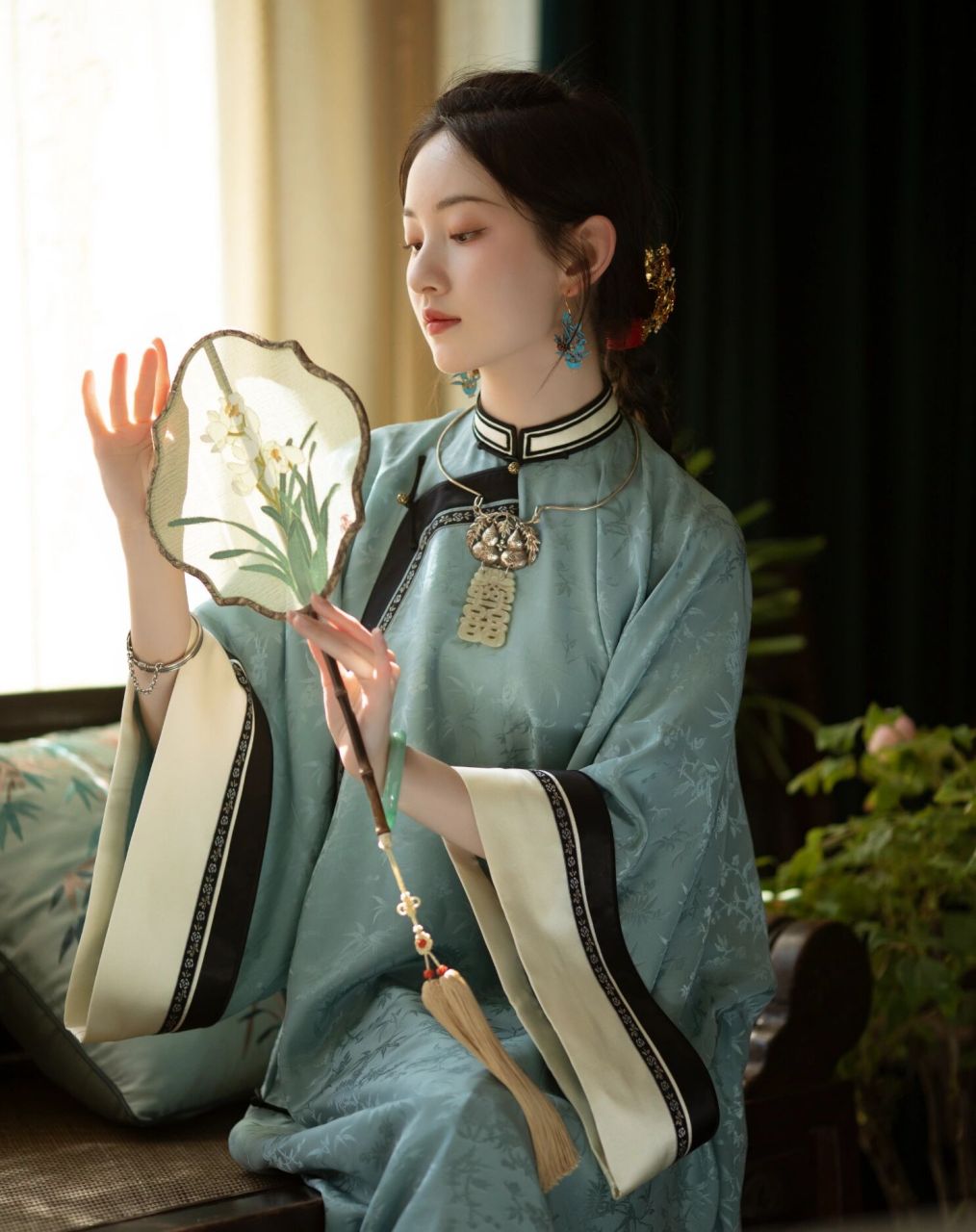 "行也思君 坐也思君" 好喜欢清汉女的服饰