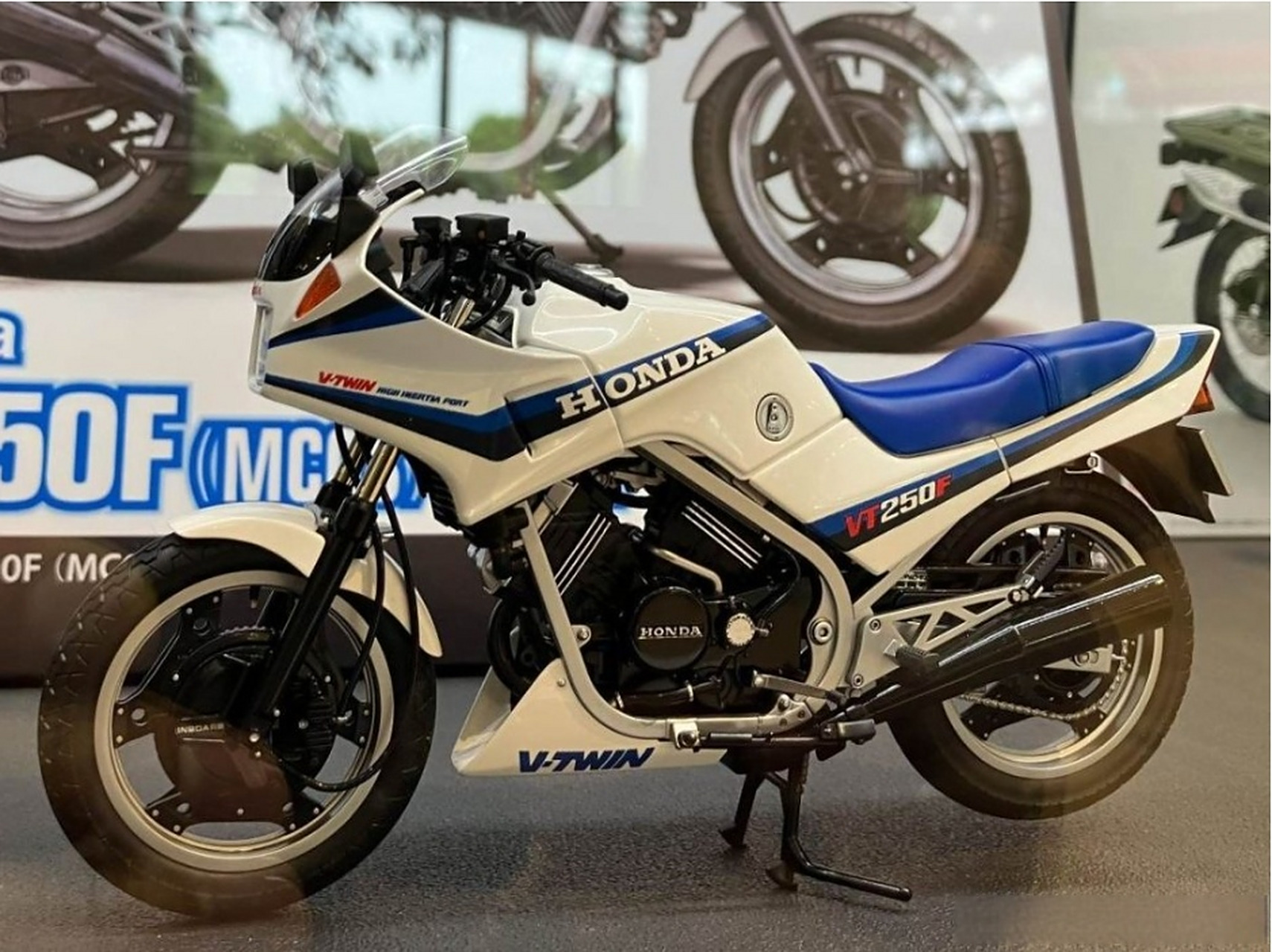 日本著名模型企业hasegawa复刻本田vt250f 1比12模型,金属件都有!