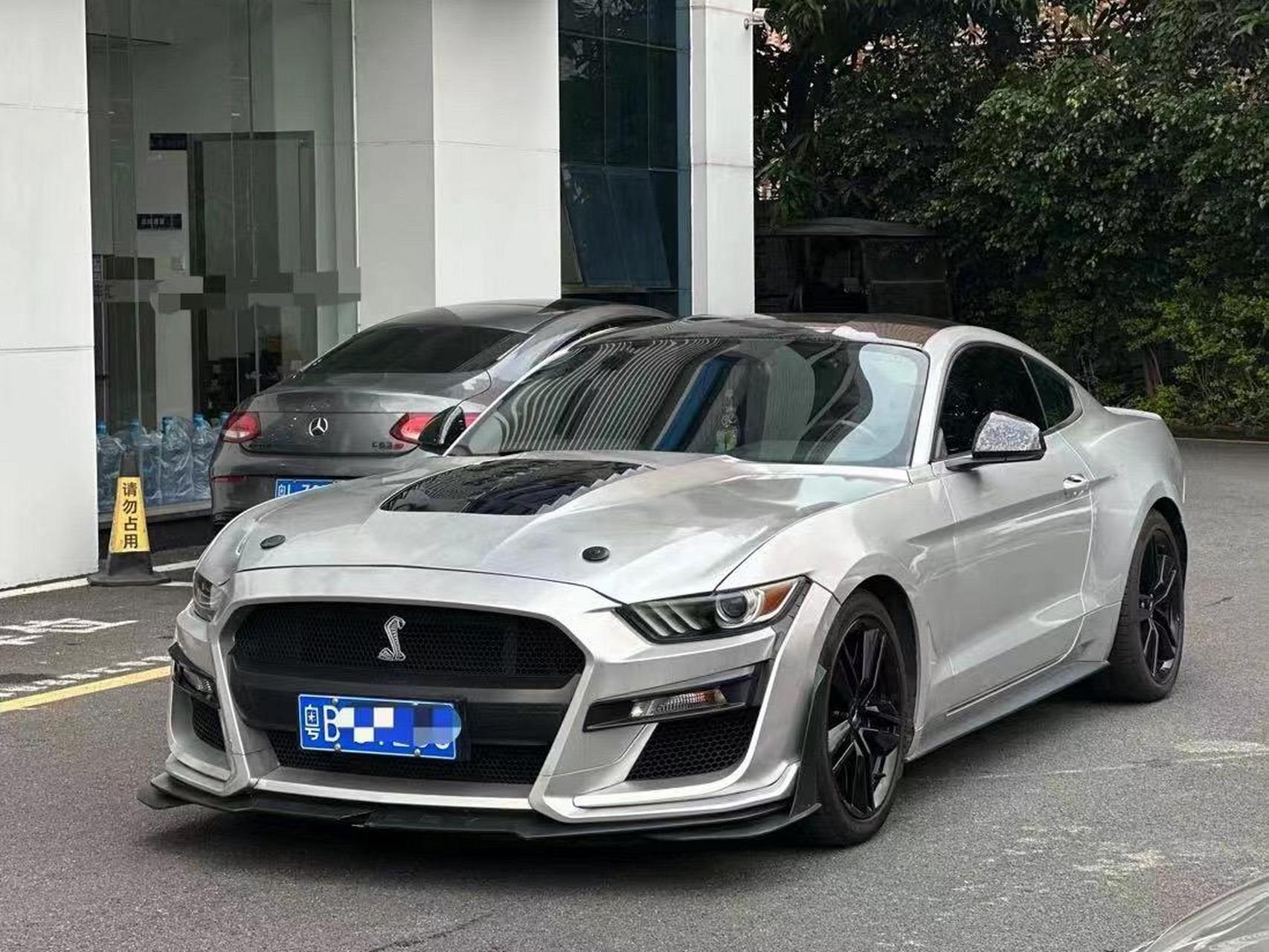 3t性能版 副驾驶升级液晶显示器 蝰蛇套件 无边框2门4座硬顶跑车 一键