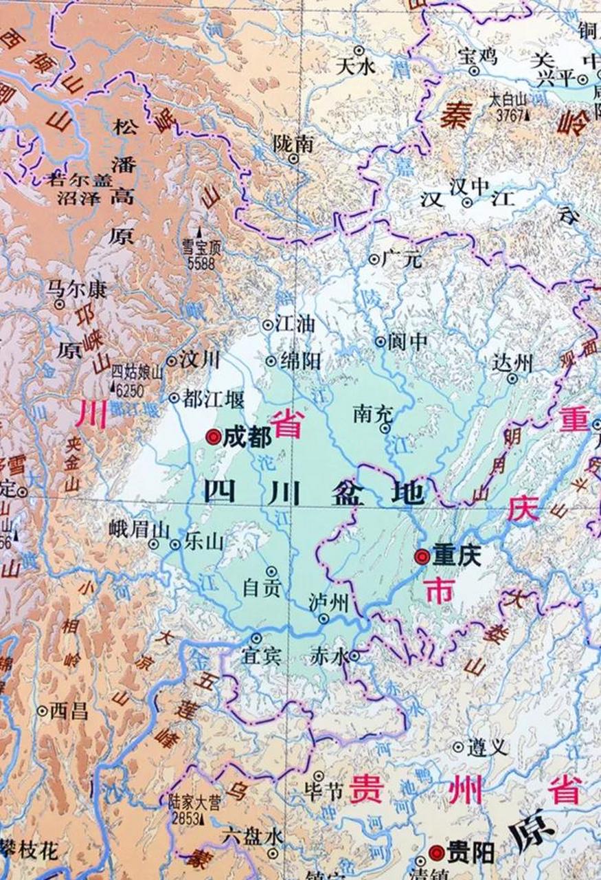 四川盆地地形图,成都和重庆主城区都在四川盆地里,区别在于成都在成都