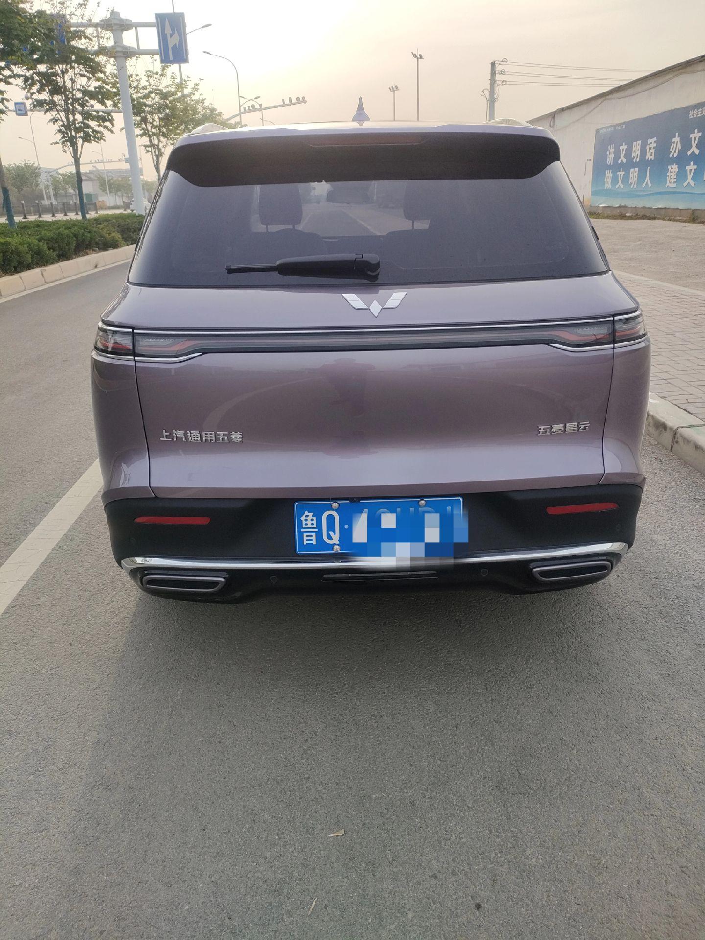 上牌五个月准新车五菱星云2