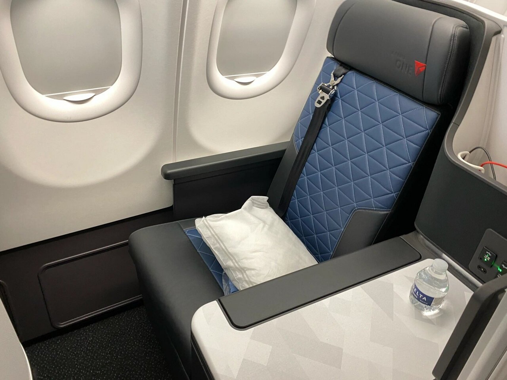 参观空客a330-900neo驾驶舱 (hnl-sea) 美国航空公司有一点儿非常好