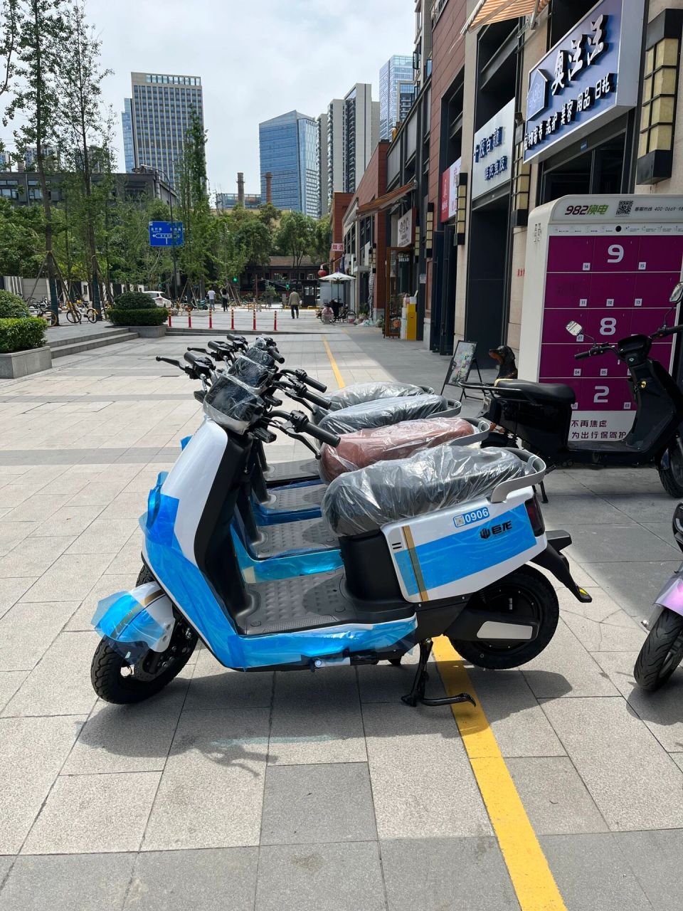 新到外卖神车,价格优惠 新到的巨龙电动车,为外卖骑手们带来全新的