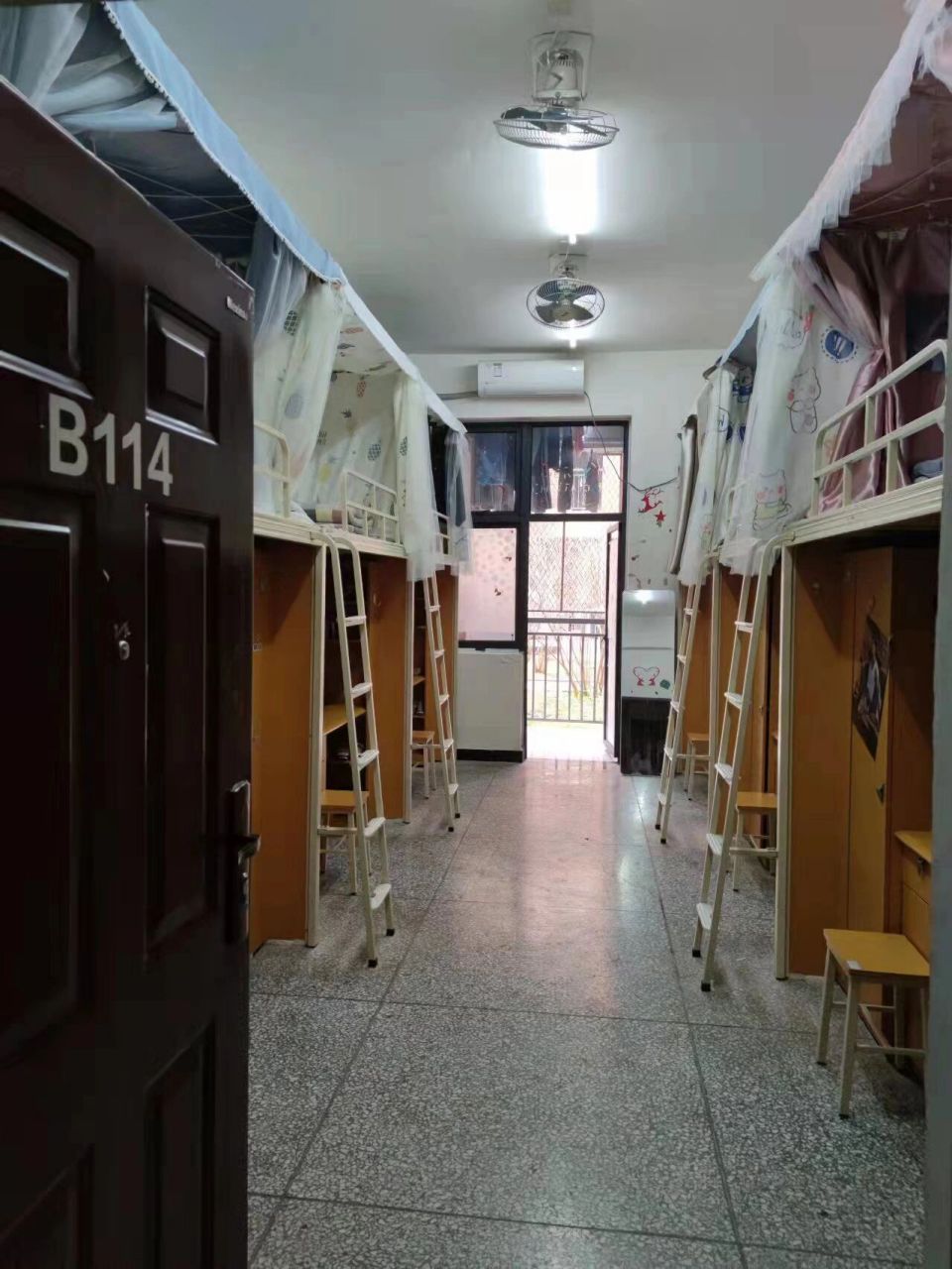 泸州职业技术学院床帘该如何买?