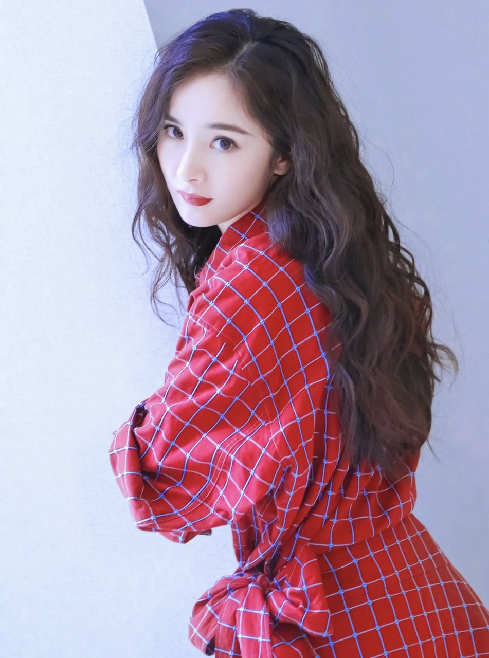 杨幂 国籍:中国 出生地:北京市 出生日期:1986年9月12日 身高:166.