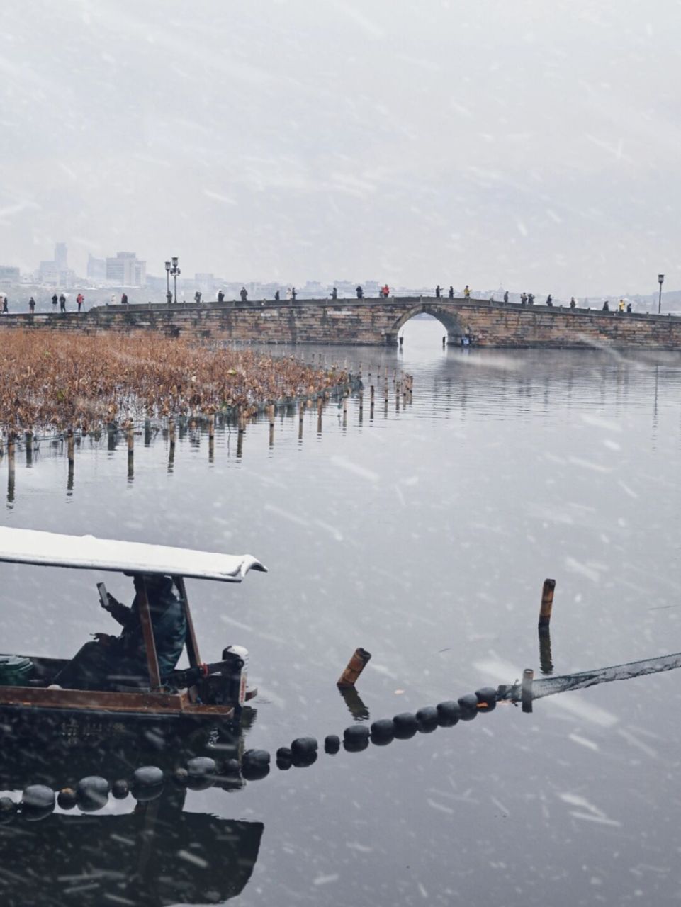 西湖雪景断桥残雪图片