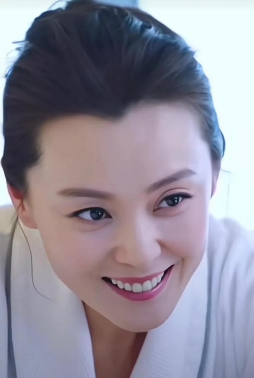 梁爱琪非常耐看,这才叫漂亮,这才叫性感.这才叫人见人爱.