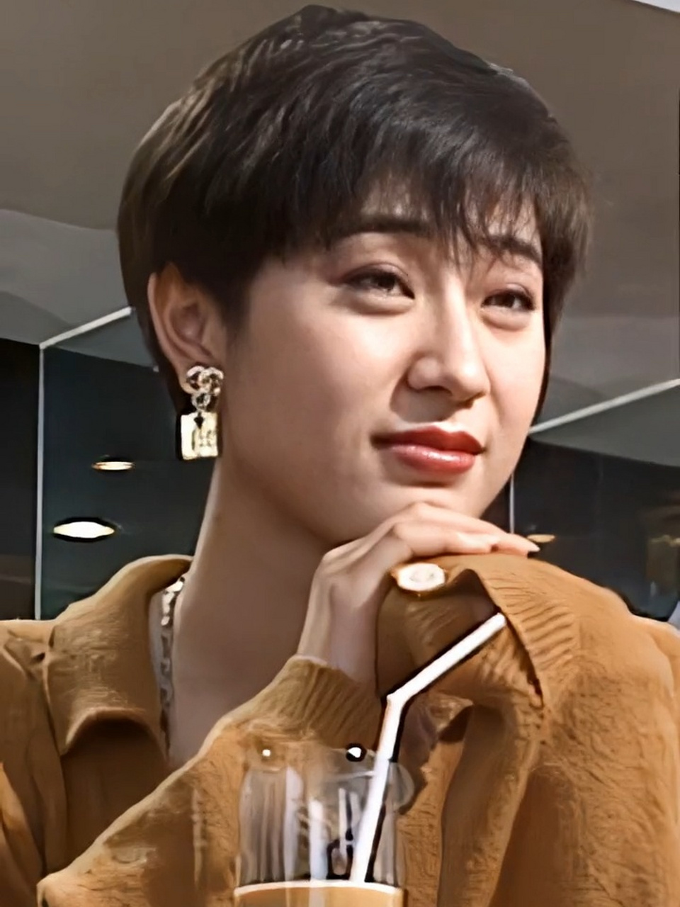 陈法蓉短发图片 陈法蓉是一位极具个性和魅力的女演员.