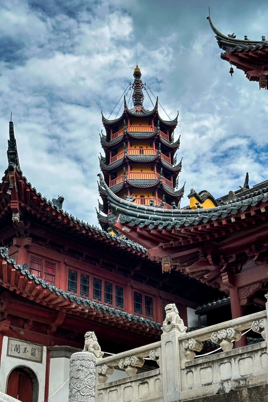 镇江金山寺,白娘子"水漫金山"的传说之地 从金山风景区的南门进去后能