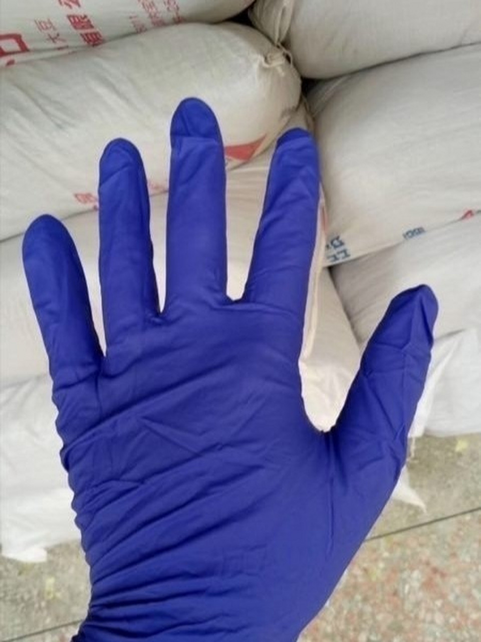 丁腈手套乳胶手套,pvc,pe手套有什么区别 1,丁晴手套:由丁二烯和