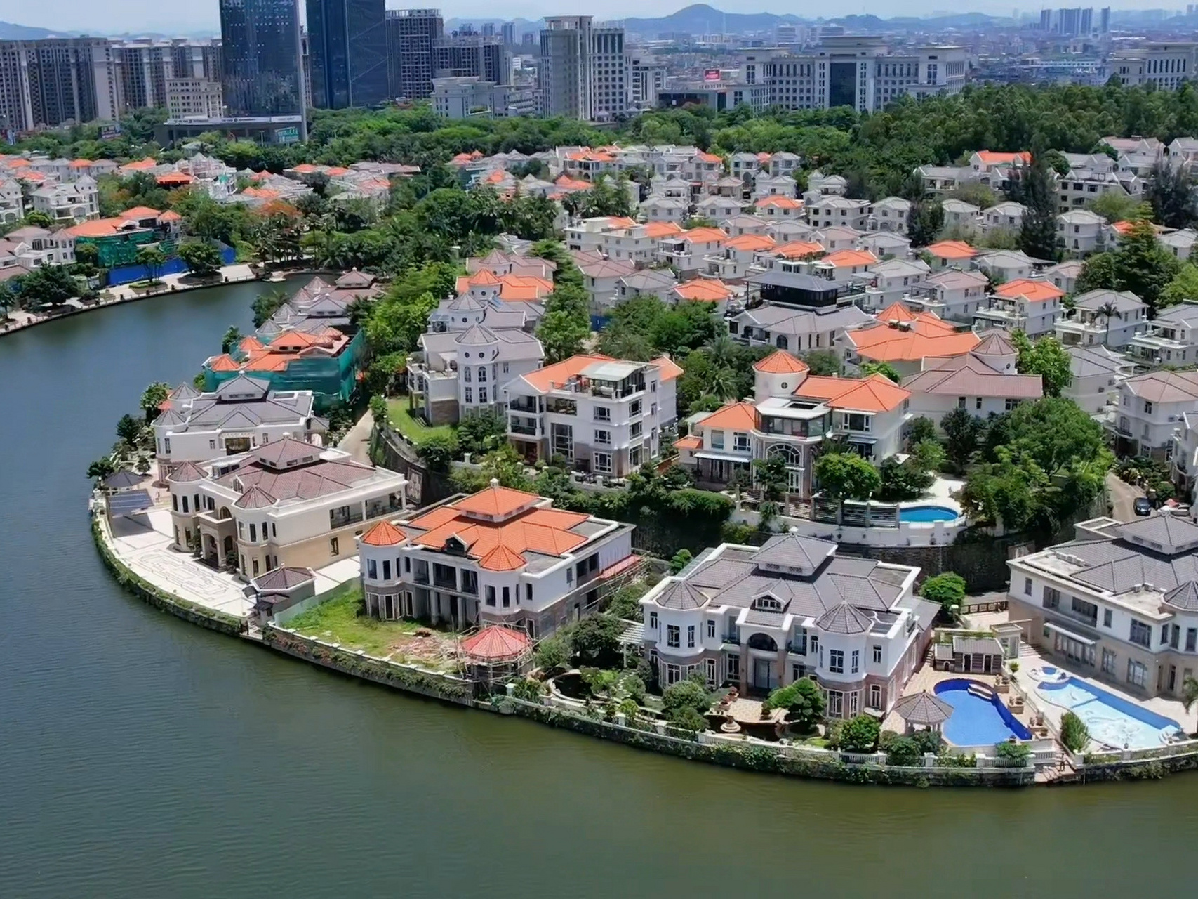 一线临深,塘厦中心富人区,三正半山豪苑,独栋别墅房产证面积227-839平