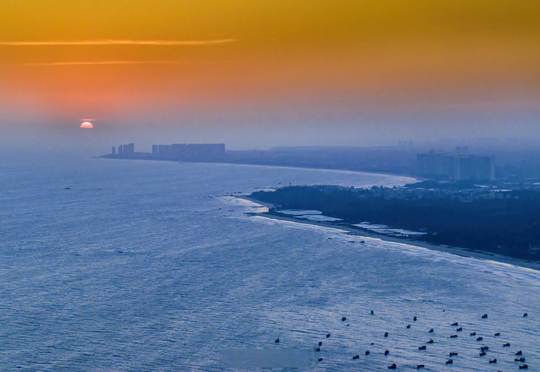 收藏#美丽中国#↓↓↓#冬日金色夕阳#. (人民日报)