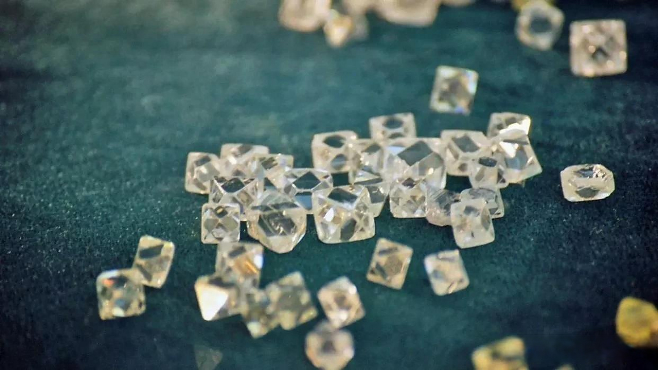 欧盟称将继续制裁以限制俄罗斯钻石出口  来源:俄罗斯卫星通讯社  rt