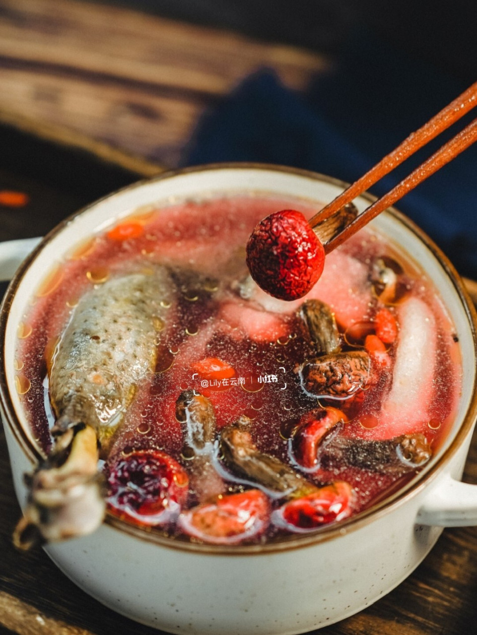 今日汤 | 红菇炖鲜鸡汤,补气血 99 今天介绍一款很适合女孩子97喝