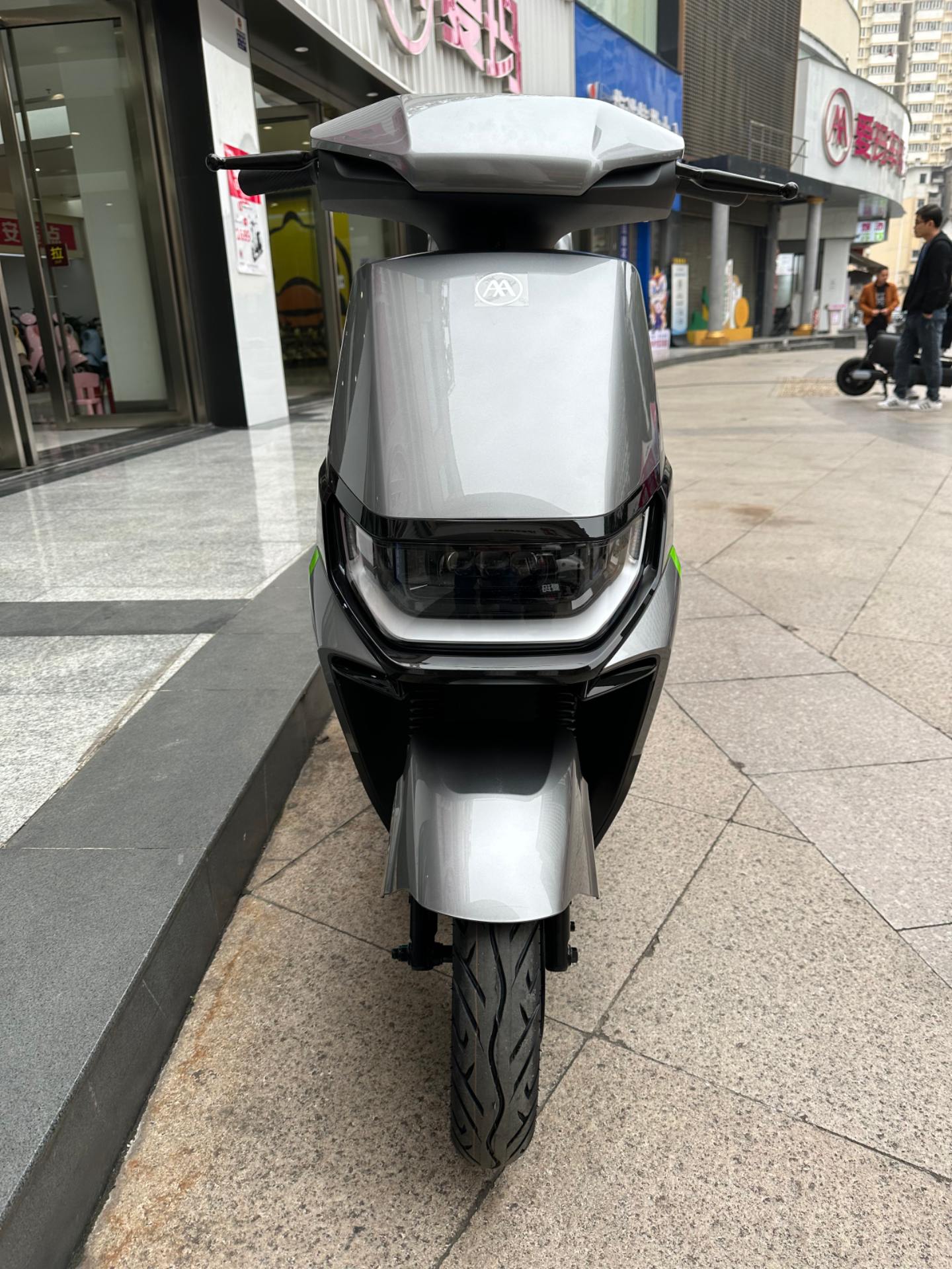 爱玛电动车  凌骏.