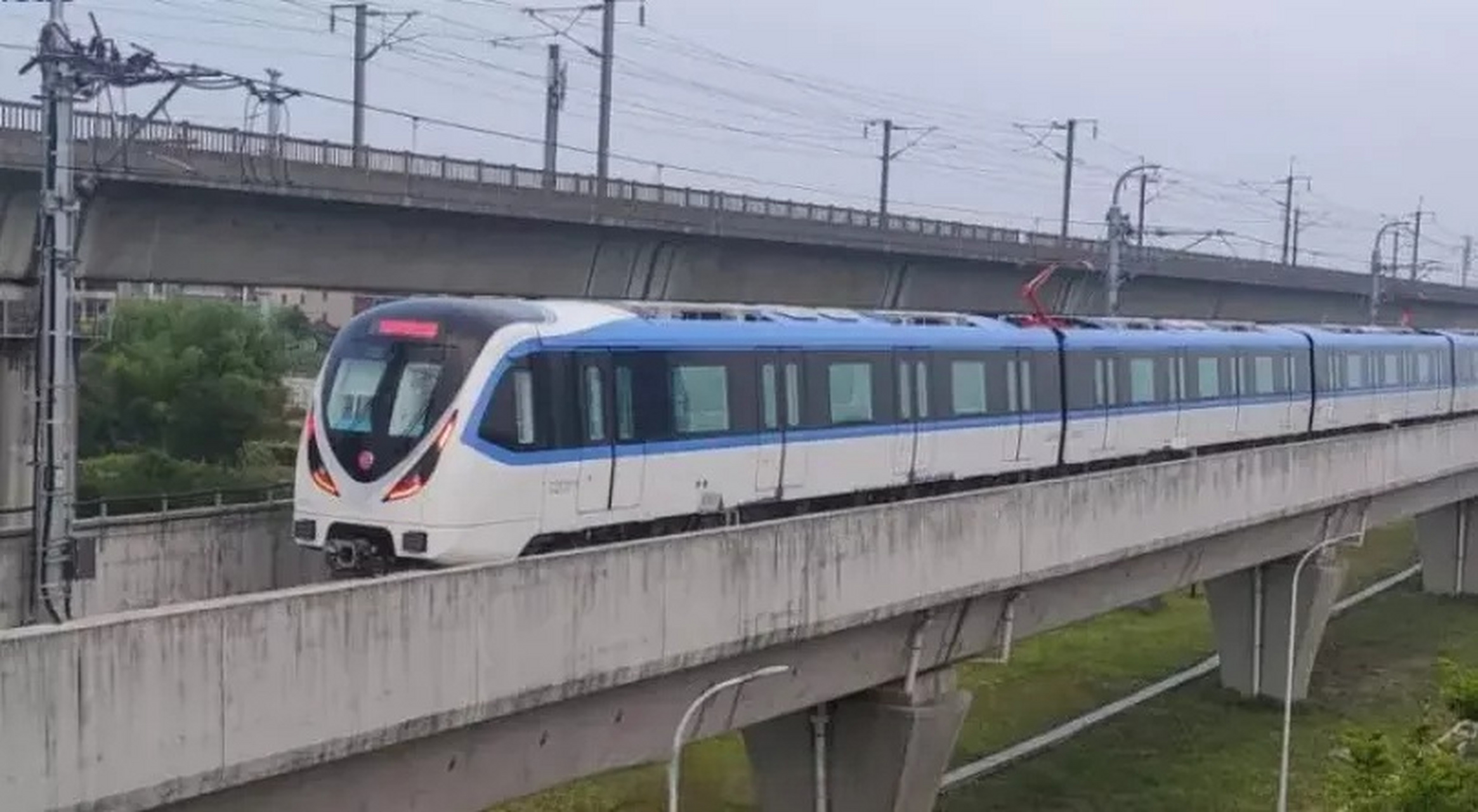 【绍兴地铁2号线,开通倒计时!】近日,绍兴地铁2号线一期工程11列电客