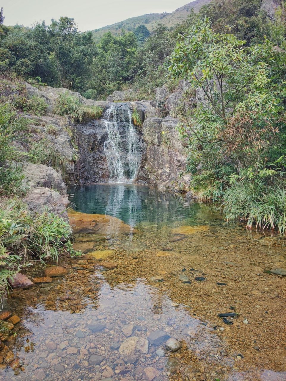 贵港海拔最高的山-平天山 贵港平天山风光 图1:平天山马射尿瀑布,悬崖