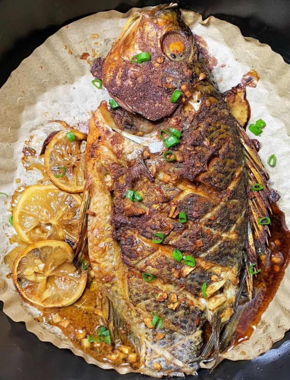 食材:罗非鱼 柠檬 灵魂酱汁 做法简单～如图所示!