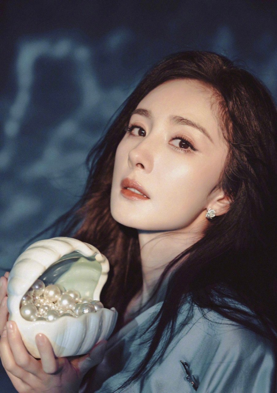 杨幂感情状态 单身比搞对象开心一些感情确实如此,毕竟和闺蜜们在一起