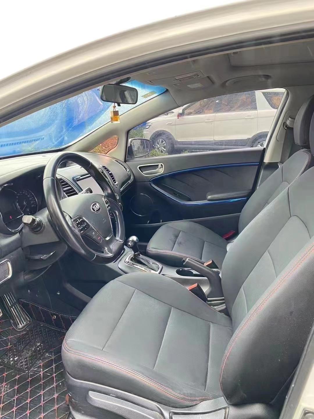 起亚k3 14年上牌 外白黑内 热门车型,1