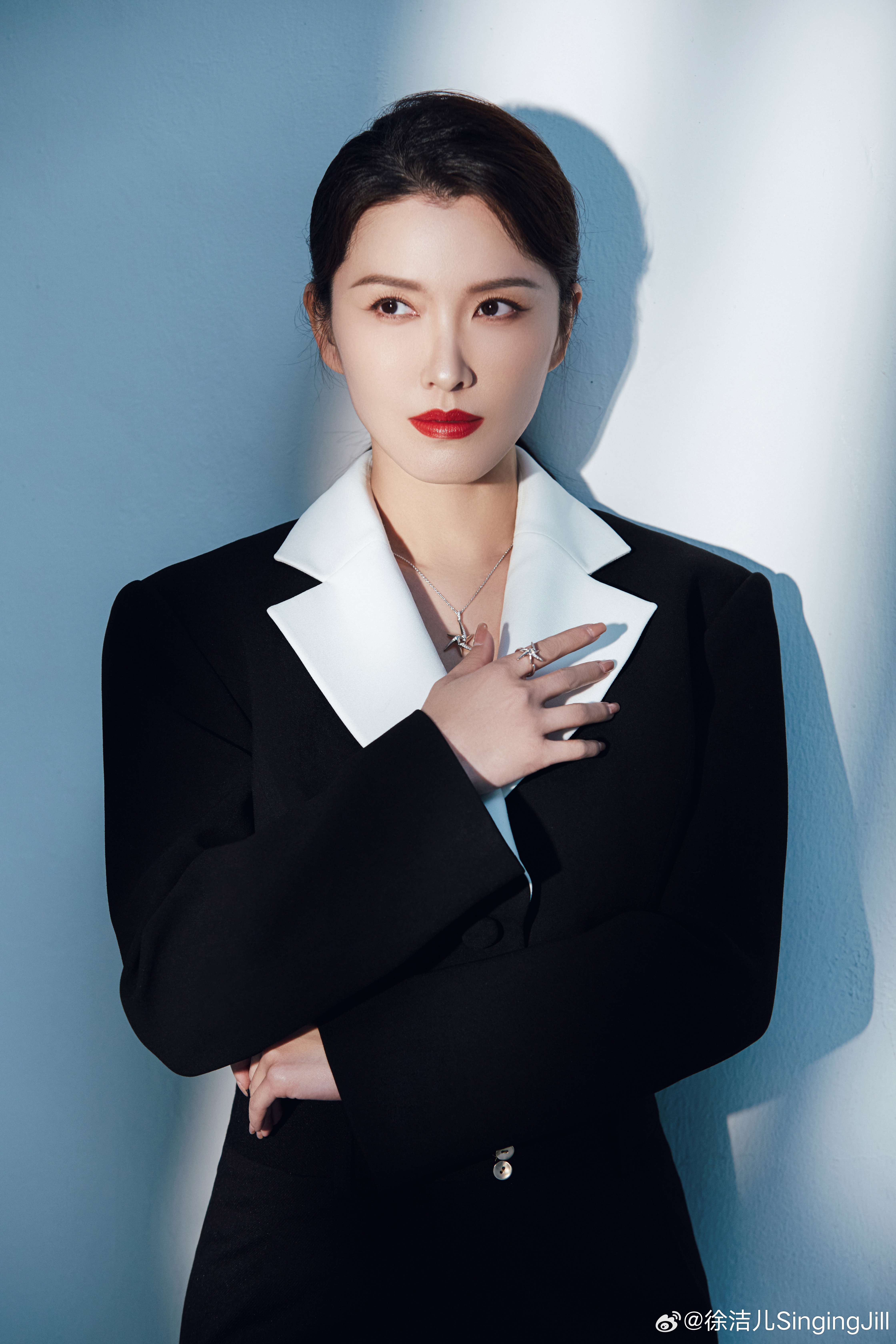 来一组秦虹同款职场写真 感受虹姐的气势如虹,与沉静似水#电视剧执行