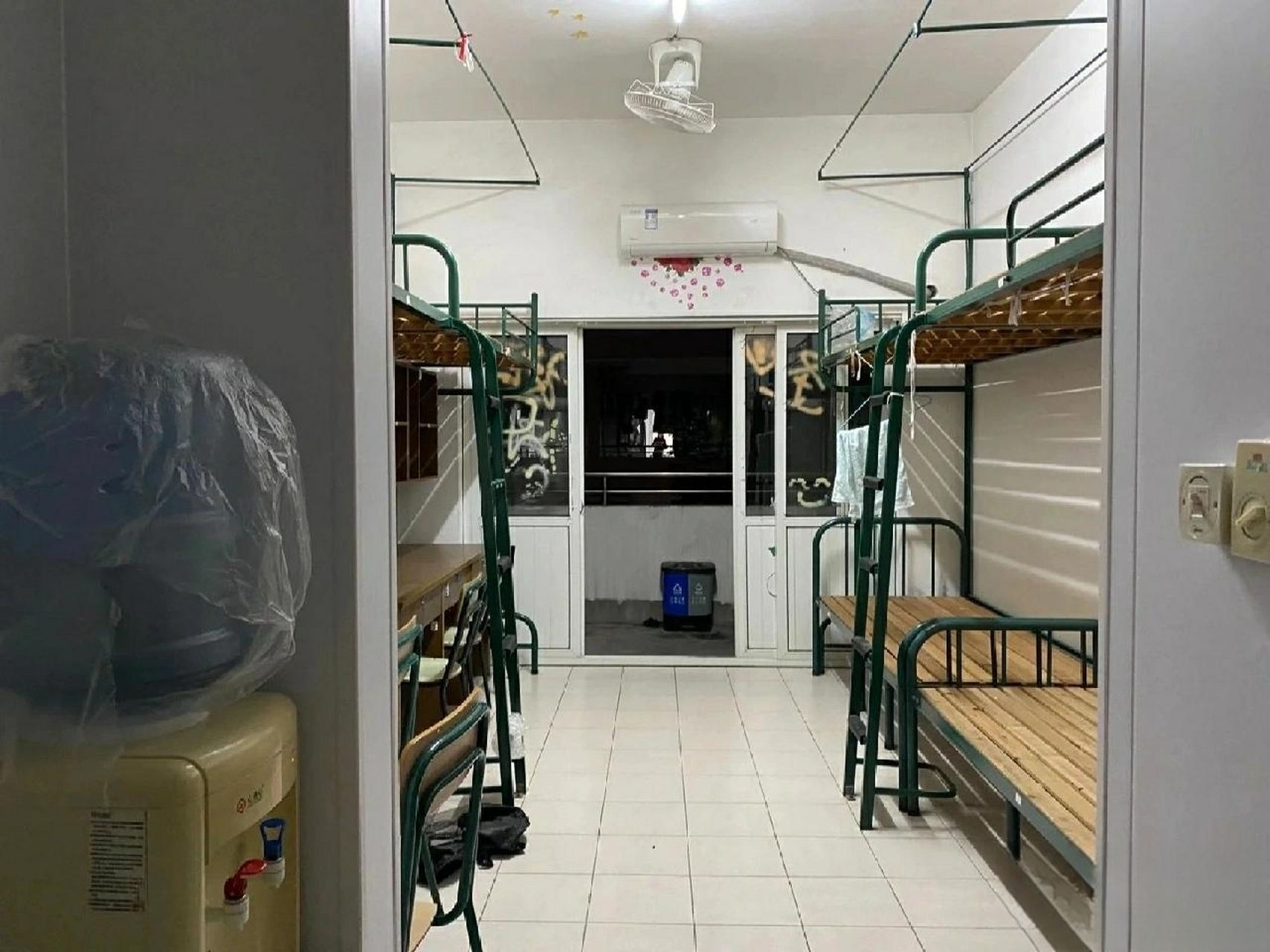 嘉兴职业技术学院---关于宿舍 首先看这里嘉职院与其他学校的宿舍情况