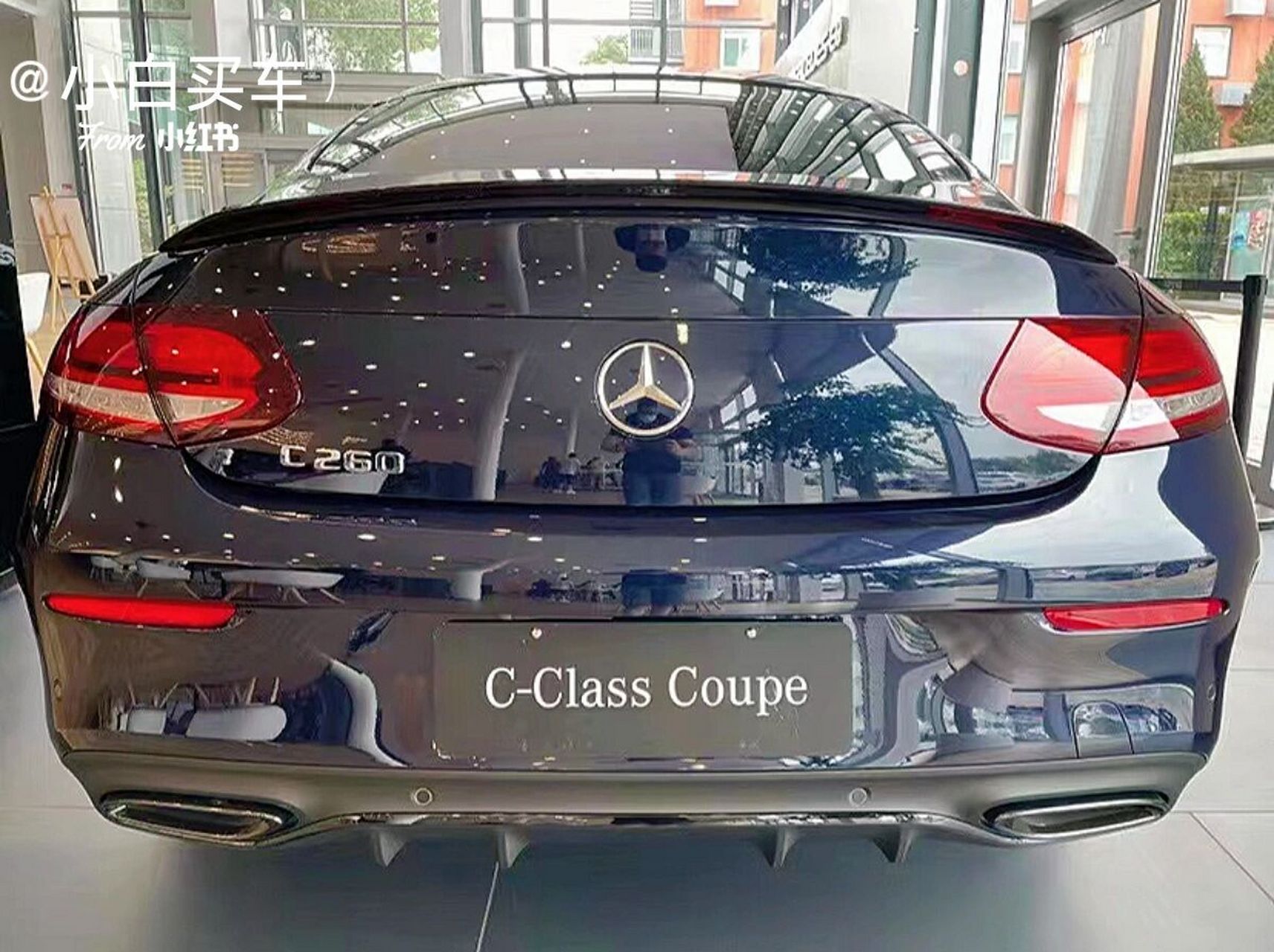 13奔驰进口c260coupe双门轿跑最新落地价 知性的女人无疑是完美的