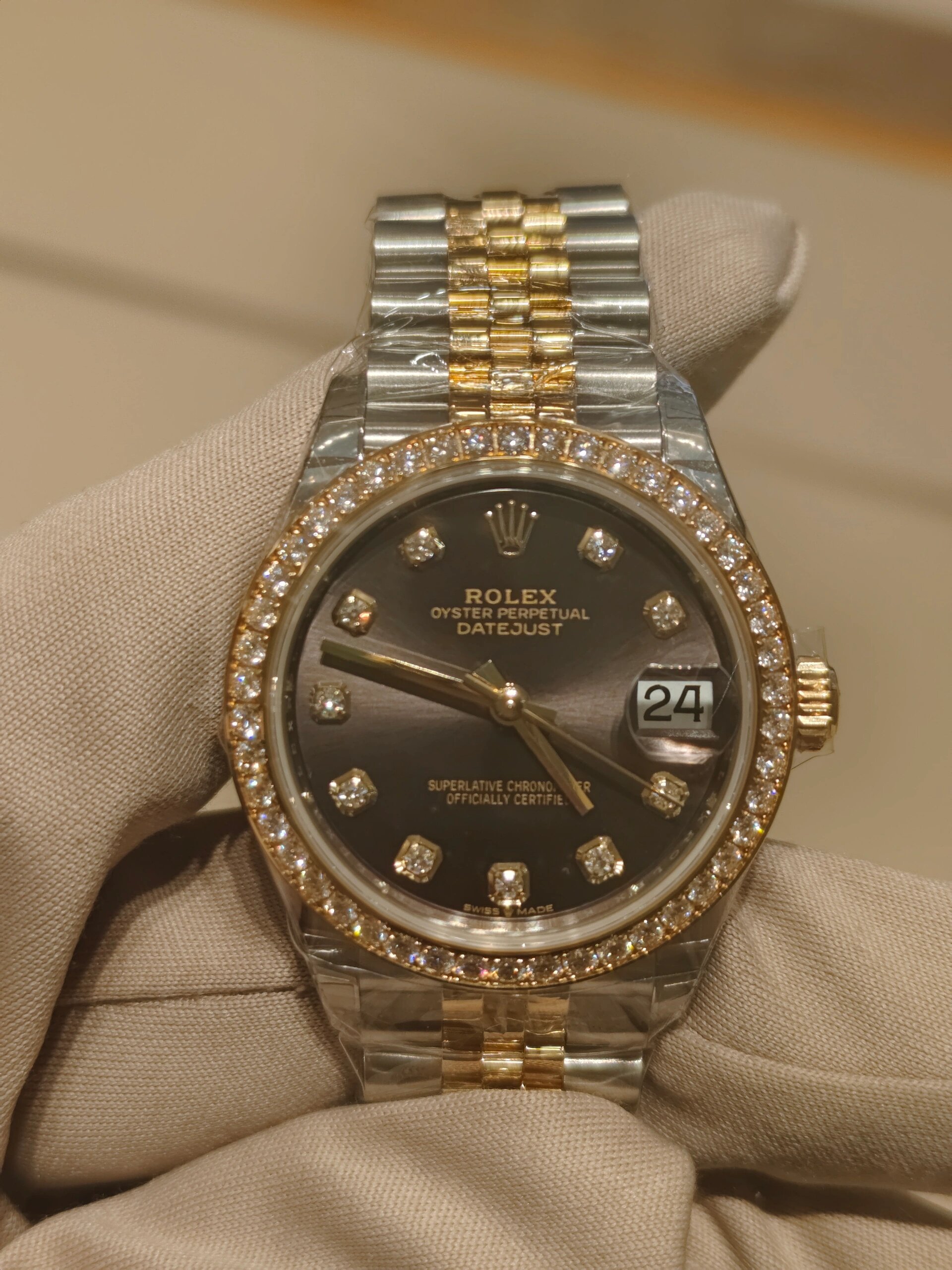 劳力士日志31满钻石板灰女表专柜现货