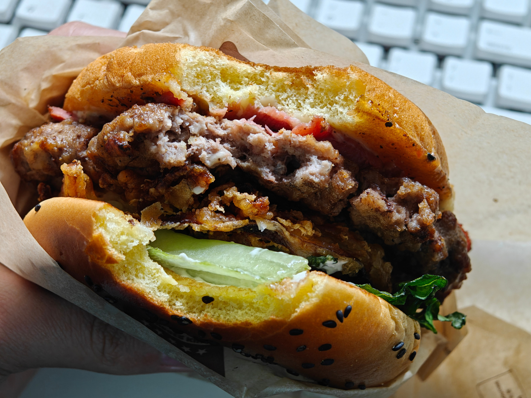 第一次尝试汉堡王这个大嘴安格斯汉堡 真的蛮好吃,推荐!