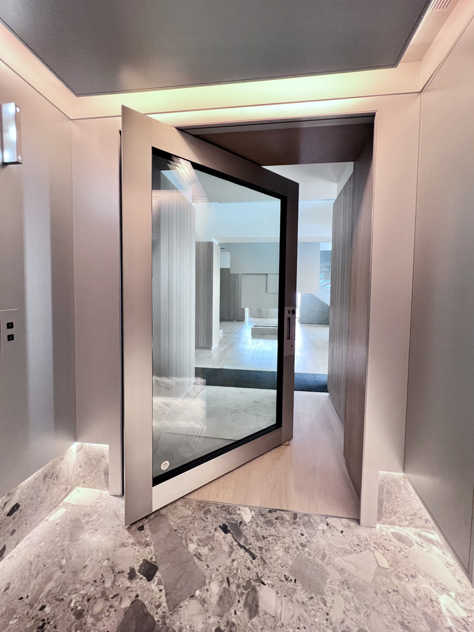 装修日记|oikos偏轴门 一分钱一分货的偏轴入户门 实物工艺确实牛 门