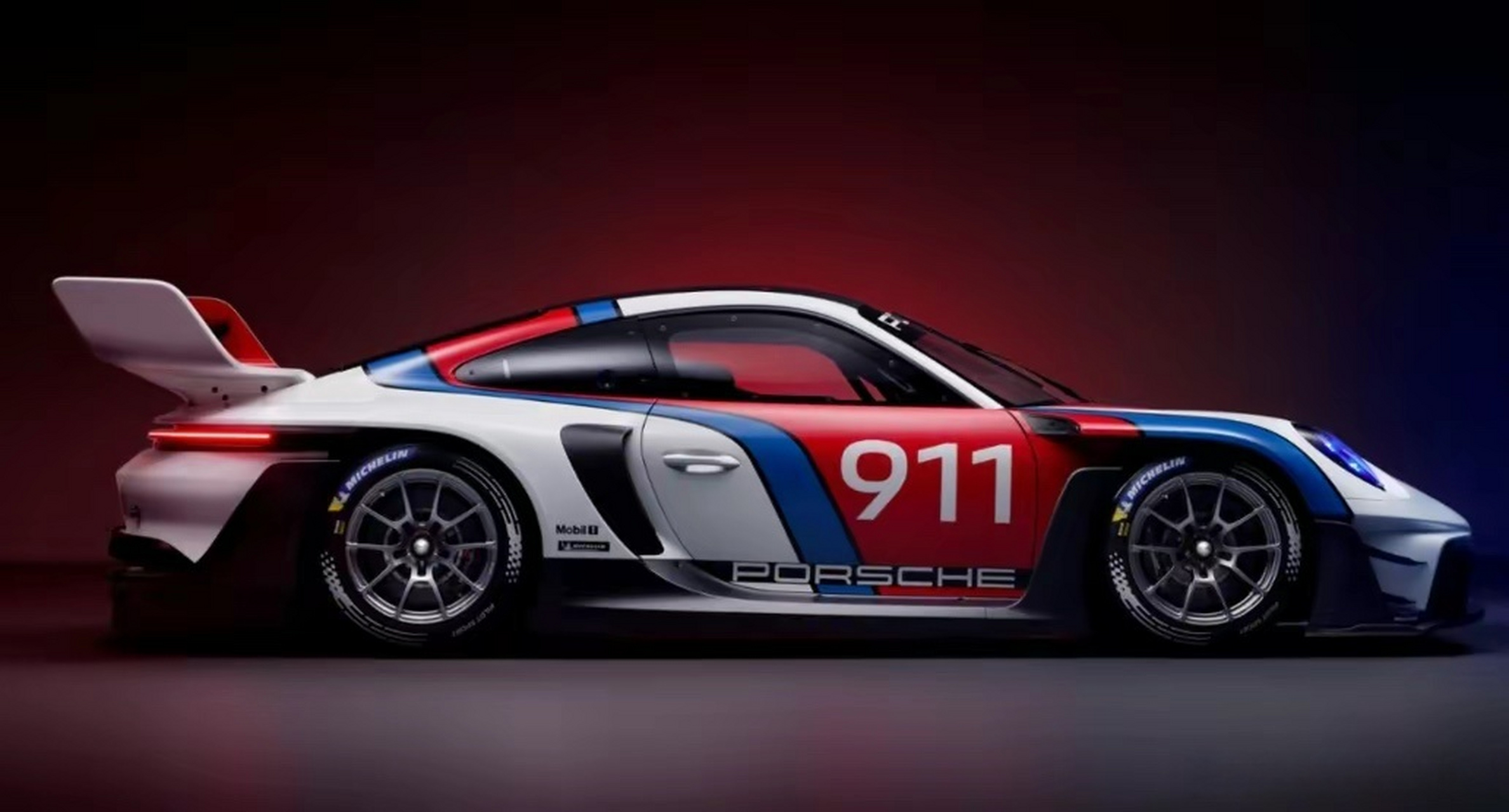 豪车超跑# 近日,保时捷911 gt3 r rennsport全球首发并公布售价.