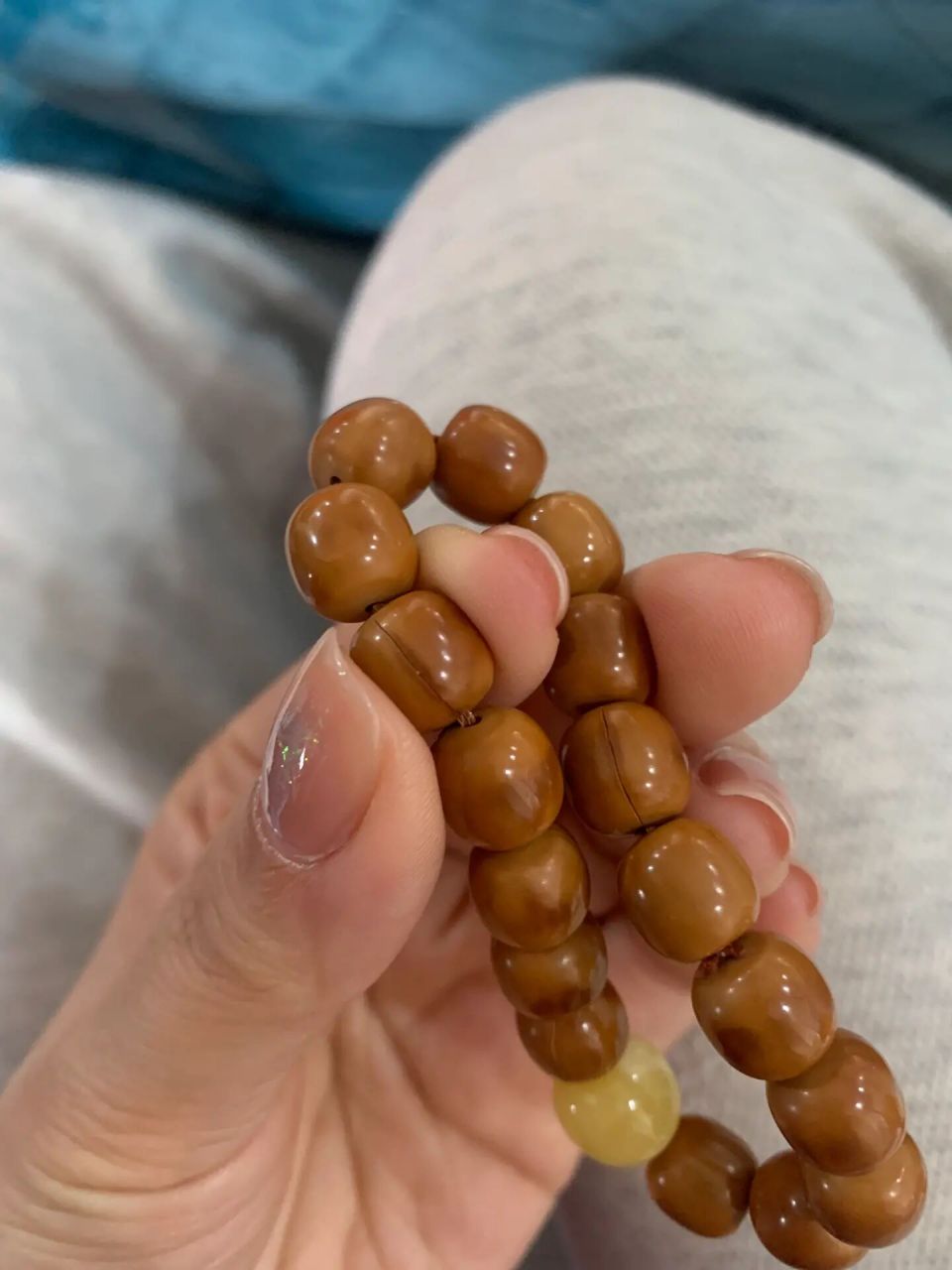 拿出来进滚筒洗衣机了洗了一遍还经常带着洗澡今天发现已经直接开裂了