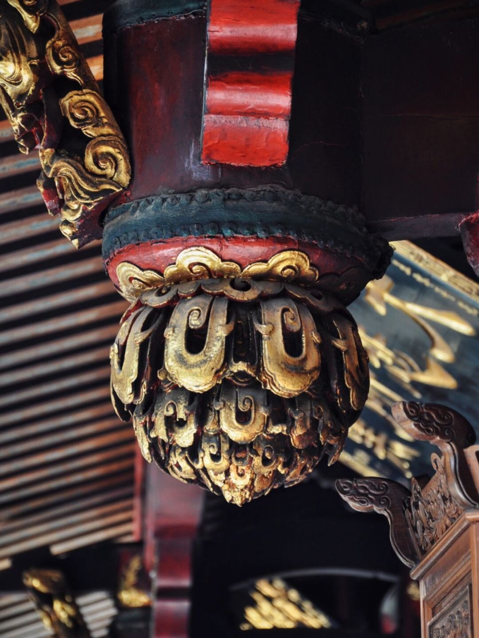 清代大量泉州府移民将龙山寺法脉带到台湾,并留下了彰化鹿港龙山寺