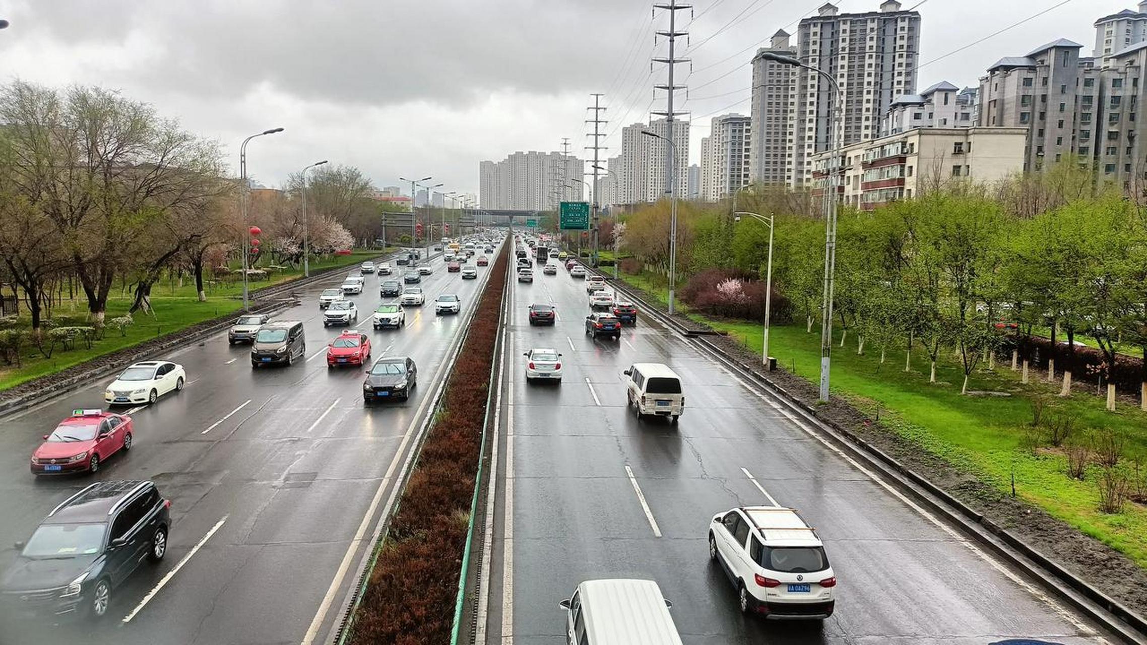 乌鲁木齐河滩路图片