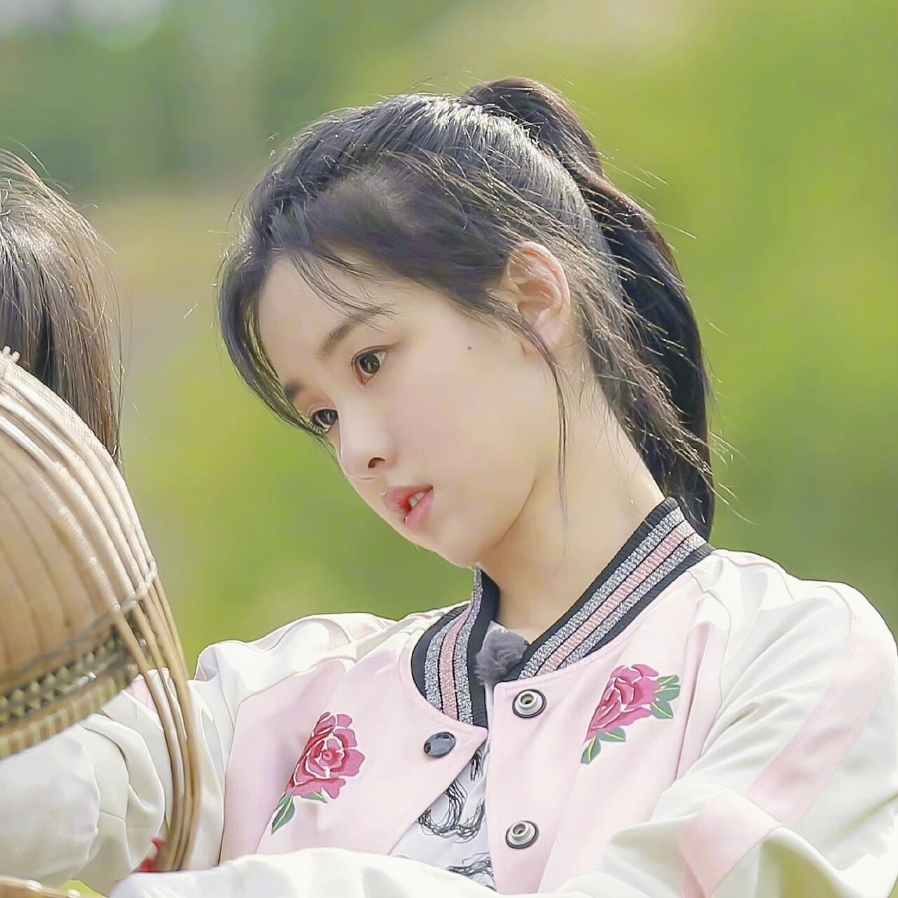 陈都灵头像 今天更一波我们嘟嘟美女头像,美女大学霸