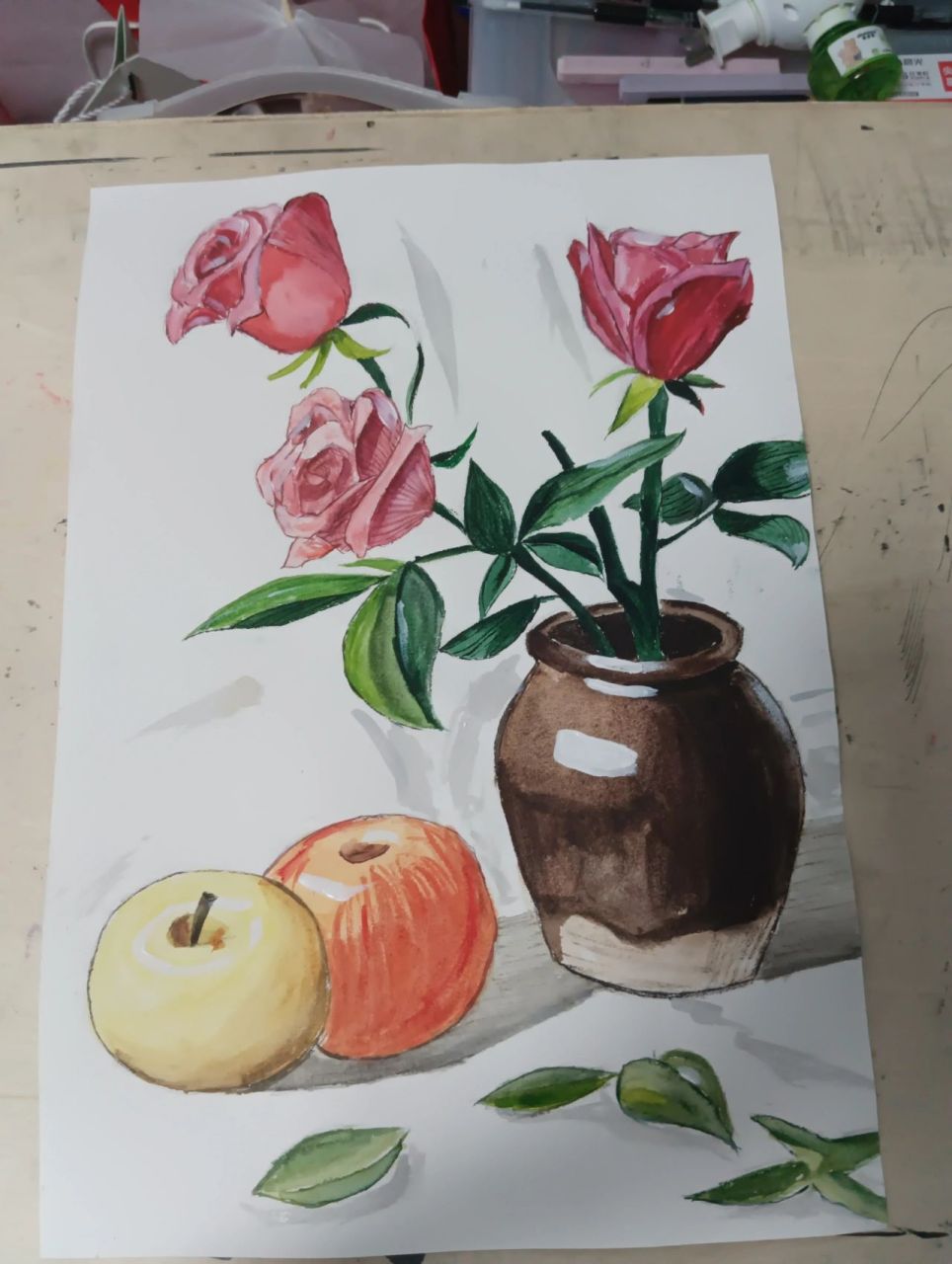 六年级画的瓶花与水果图片