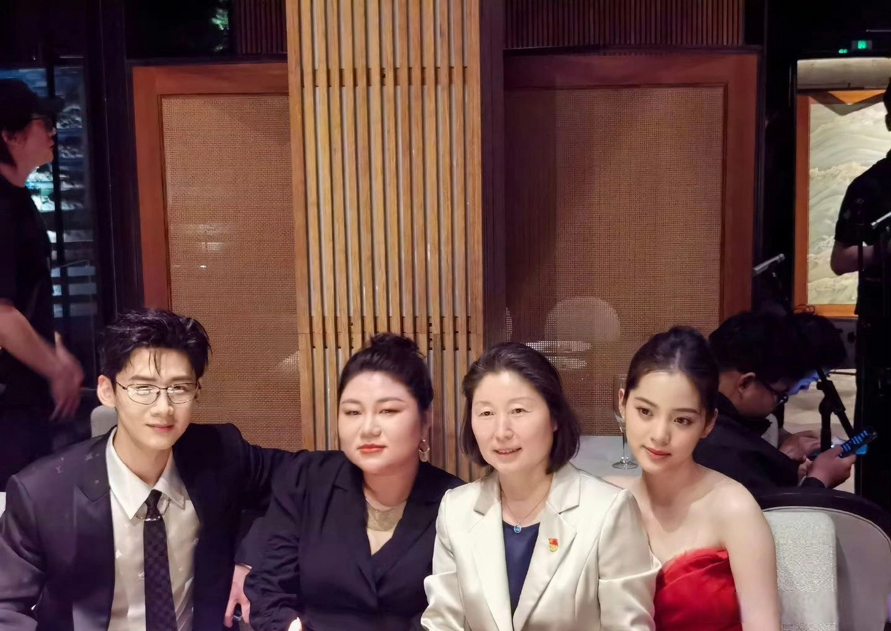 白敬亭杨天真同框##白敬亭杨天真欧阳娜娜同框# 白敬亭杨天真欧阳