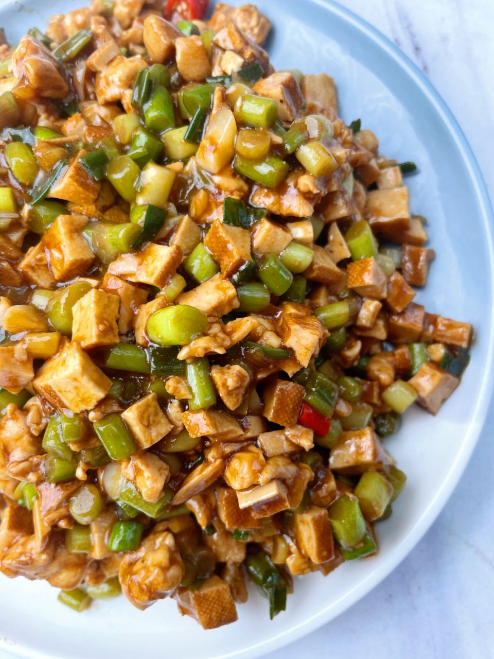 7815准备食材7815 蒜苔300g,豆腐干100g,鸡胸肉1