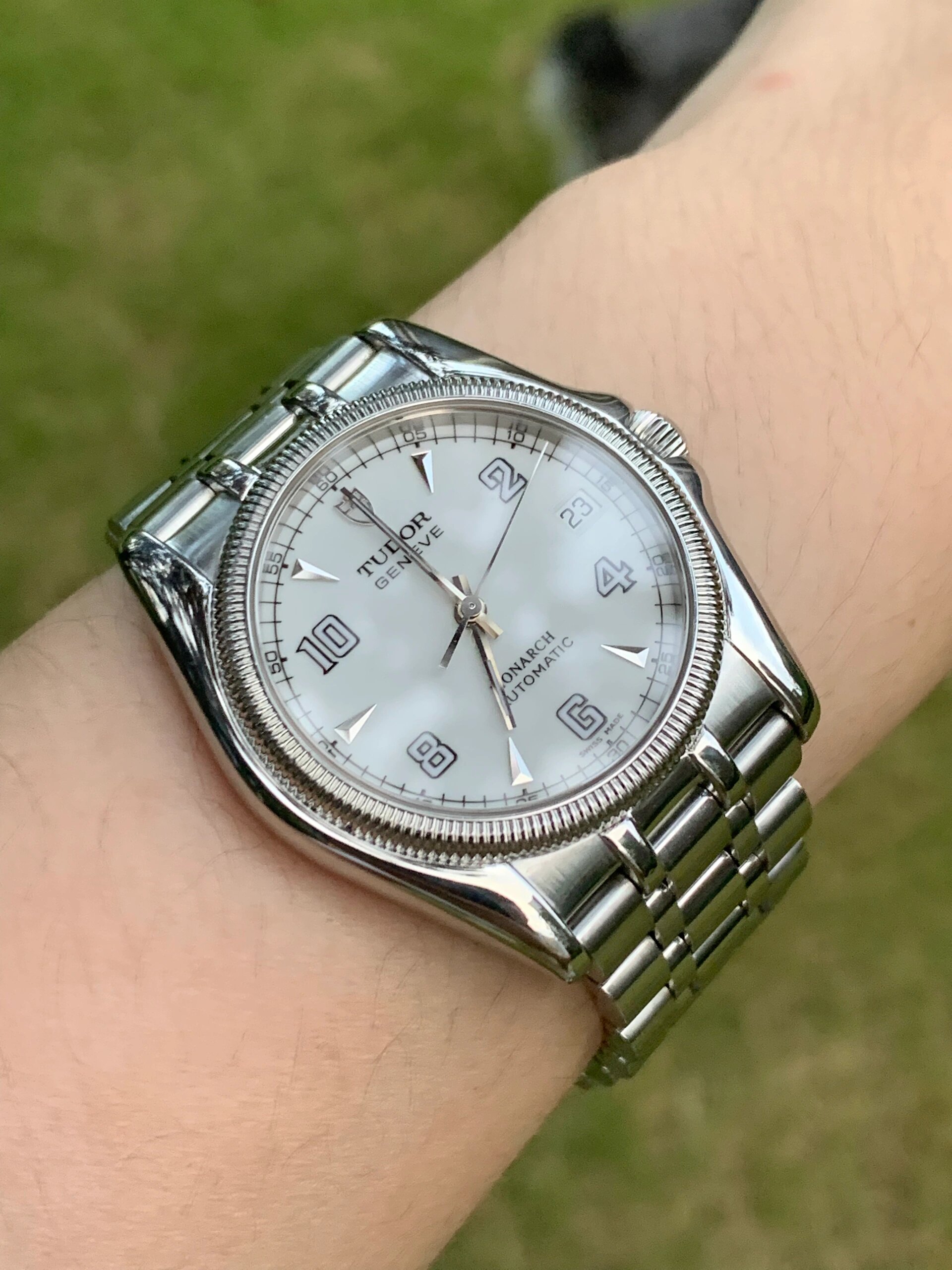 帝舵王者,冷门孤僻白瓷盘,复古味拉满 帝舵王者(monarch)这个系列,连