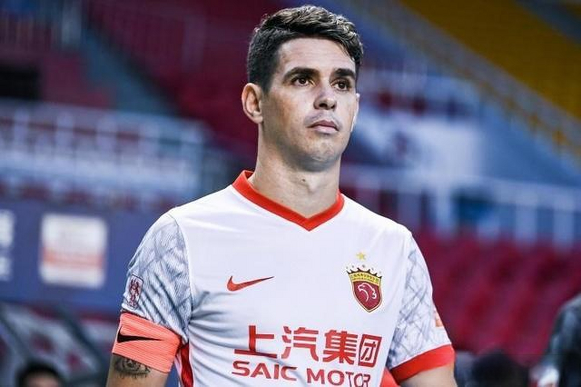 前切尔西 中场&现中超海港外援奥斯卡 接受采访时表示,自己希望能重回